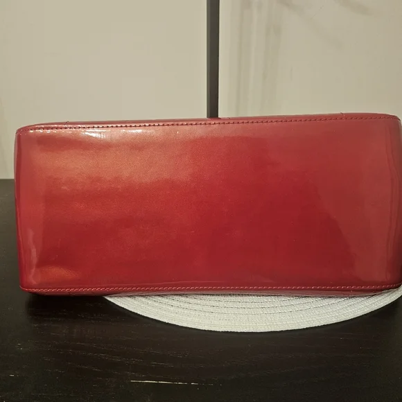 Louis Vuitton Bedford Shoulder Bag – Vernis Monogram – Red ✨ - Picture 14 of 16